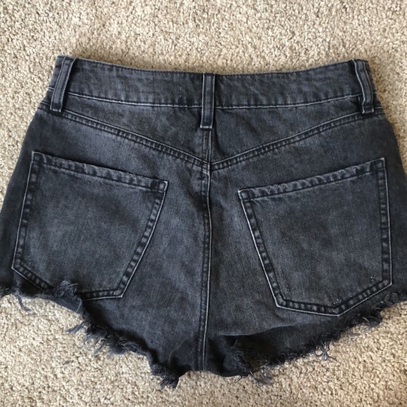 Dynamite high-waisted black frayed jean shorts - Picture 3 of 3